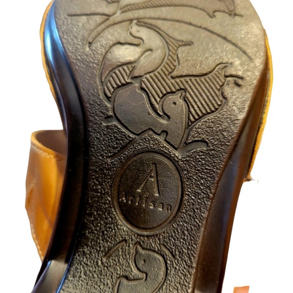 Clarks Artisan Series Tan Leather Sandals Size 8.5 - Picture 6 of 6